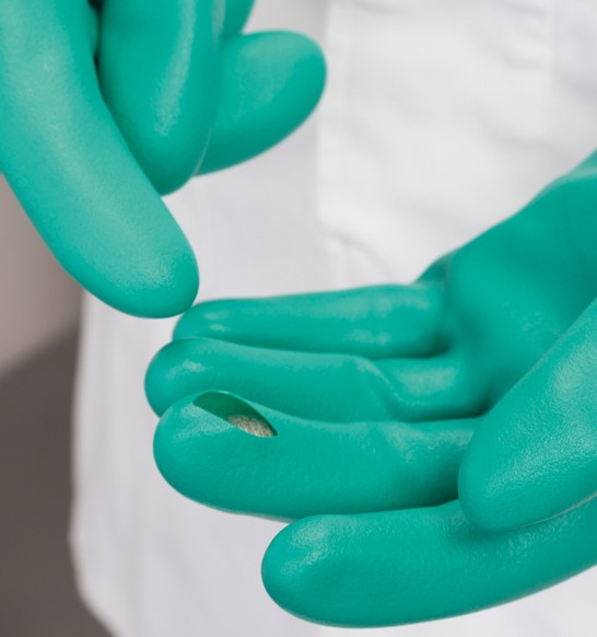 MAJA-OPS Einschnitt im Handschuh